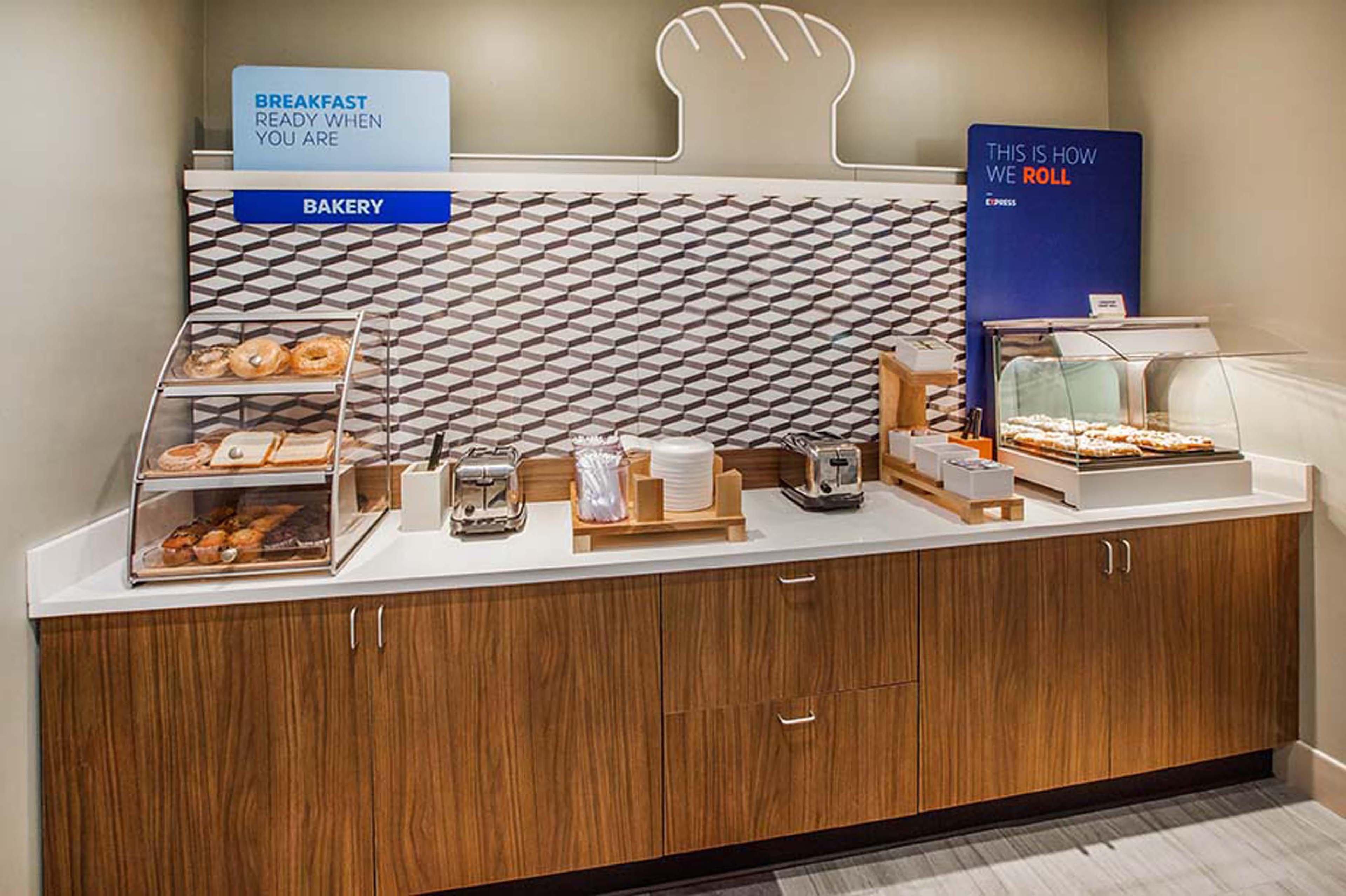 Holiday Inn Express Danbury I-84, An Ihg Hotel Екстериор снимка